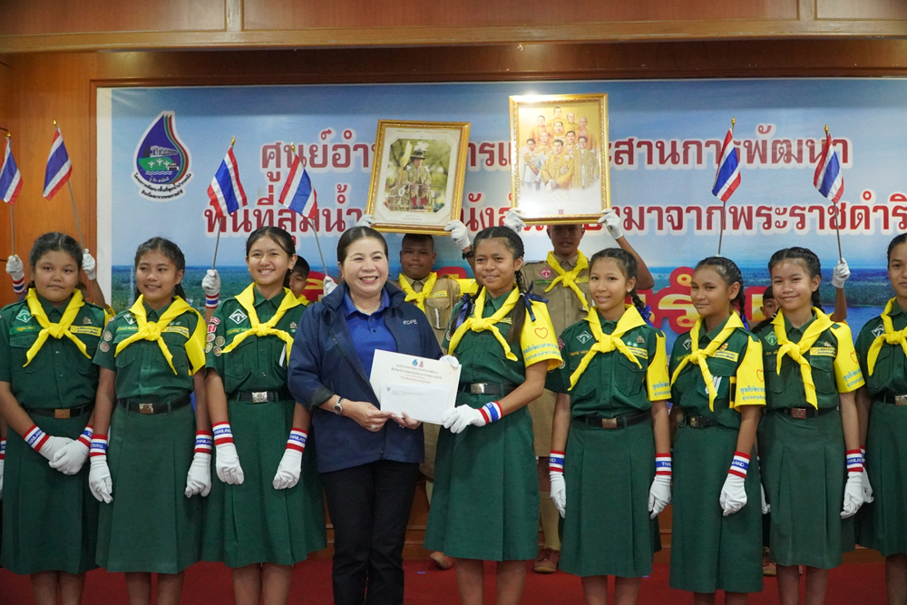 สำนักงาน กปร. พาสื่อมวลชนลงพื้นที่จังหวัดนครศรีธรรมราชและพัทลุงติดตามความสำเร็จ “อ่างเก็บน้ำห้วยน้ำใส” โครงการพระราชดำริ ที่ช่วยแก้น้ำแล้ง-น้ำหลาก หนุนเกษตรผสมผสานและต่อยอดสู่การท่องเที่ยวเชิงเกษตร