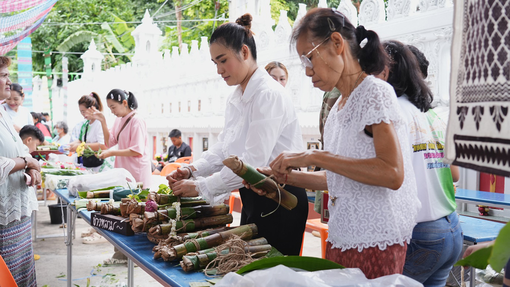 ชูประเพณีตักบาตรข้าวหลาม การอนุรักษ์ทุนวัฒนธรรมท้องถิ่นสู่การหวนคืนคุณค่า “ทวารวดีนครปฐม”
