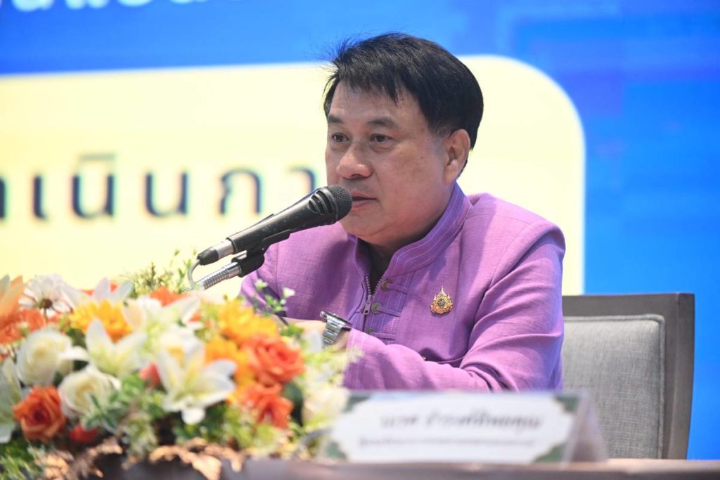 นายนเรศ ธำรงค์ทิพยคุณ รัฐมนตรีช่วยว่าการกระทรวงเกษตรและสหกรณ์ 