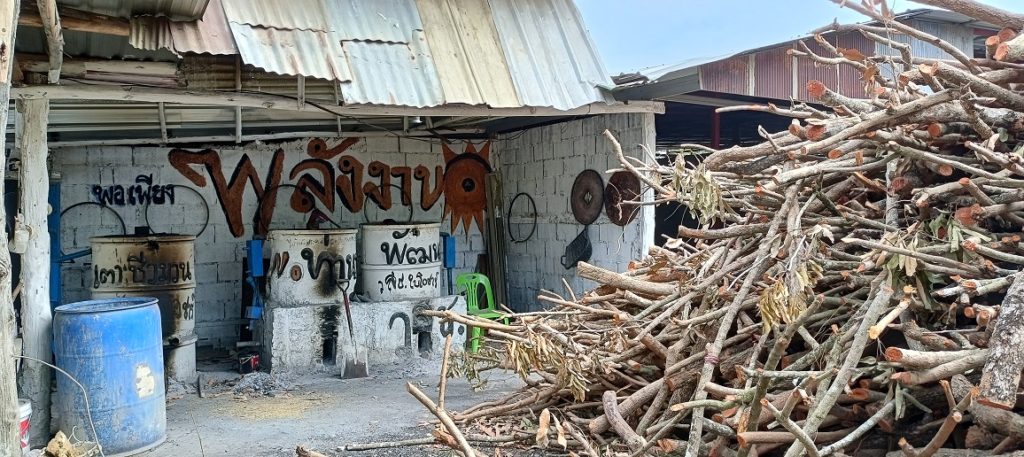 “นวัตกรชุมชนเตาเผาถ่านชีวมวลประสิทธิภาพสูง” ความหวังที่ไม่เคยดับของ "ไฟถ่าน"