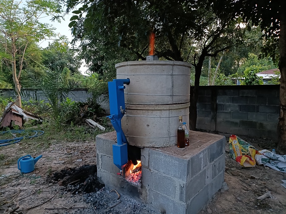 “นวัตกรชุมชนเตาเผาถ่านชีวมวลประสิทธิภาพสูง” ความหวังที่ไม่เคยดับของ "ไฟถ่าน"