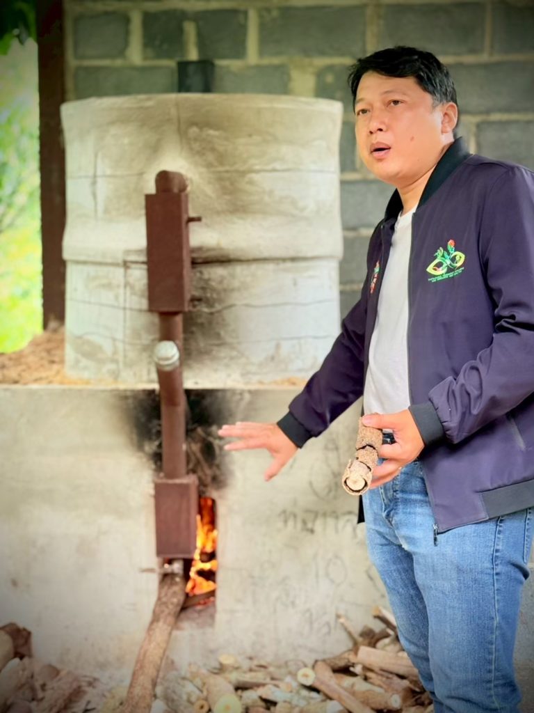 “นวัตกรชุมชนเตาเผาถ่านชีวมวลประสิทธิภาพสูง” ความหวังที่ไม่เคยดับของ "ไฟถ่าน"