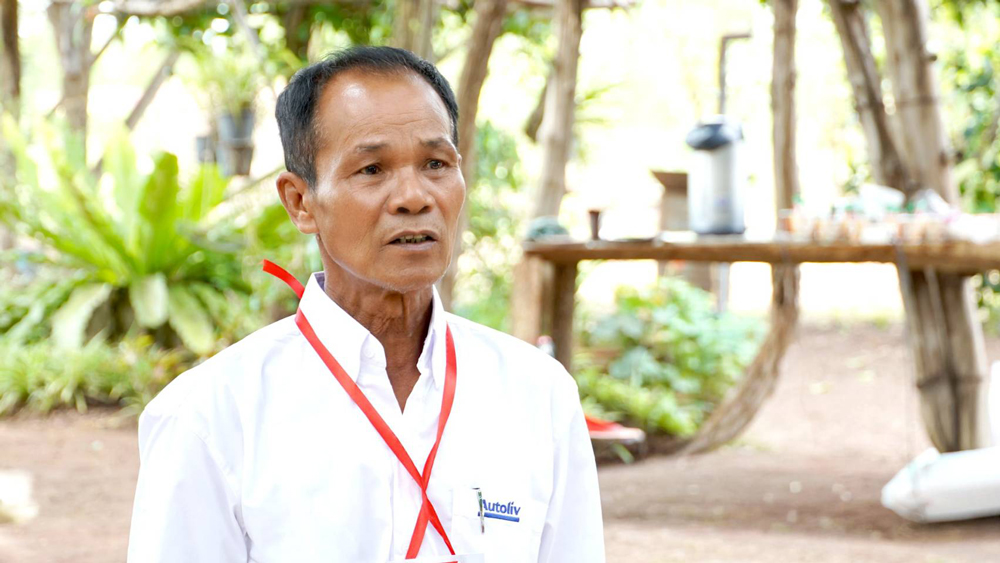 นายสมบูรณ์ เหล่าลา