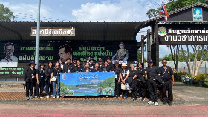 สำนักงาน กปร. นำสื่อมวลชนถอดรหัสงานพัฒนา“จากยอดเขา สู่ท้องทะเล” ณ ศูนย์ศึกษาการพัฒนาอ่าวคุ้งกระเบนอันเนื่องมาจากพระราชดำริ จังหวัดจันทบุรี ขยายผลพระราชดำริสู่ความยั่งยืนของชุมชน