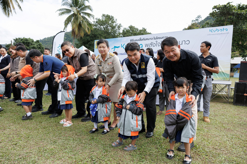 “คูโบต้าพลังใจสู้ภัยหนาว” สานต่อความอบอุ่นปีที่ 26 จับมือกองทัพบกและ ปภ. ส่งต่อความเสื้อกันหนาว 14,000 ตัวสู่ผู้ประสบภัยหนาว