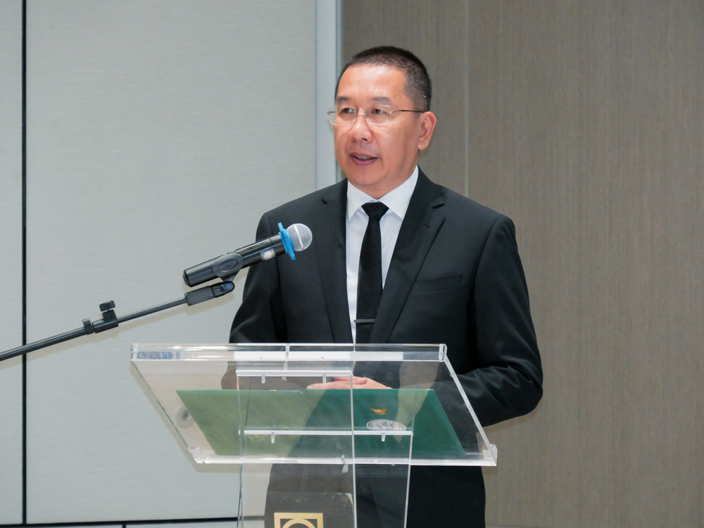 นายพีรพันธ์ คอทอง 