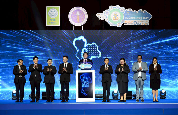 เปิดโลกนวัตกรรม! ‘สุรศักดิ์’ เปิดงานวันนักประดิษฐ์ 2569 โชว์สุดยอดผลงาน 1,000 ชิ้น “สุรศักดิ์” รมว.กระทรวง อว. เปิดงาน “วันนักประดิษฐ์ 2569” นักวิจัยไทย-นานาชาติ ขนทัพสิ่งประดิษฐ์กว่า 1,000 ผลงาน ชูพลังคนรุ่นใหม่ปลดล็อกอนาคตประเทศ