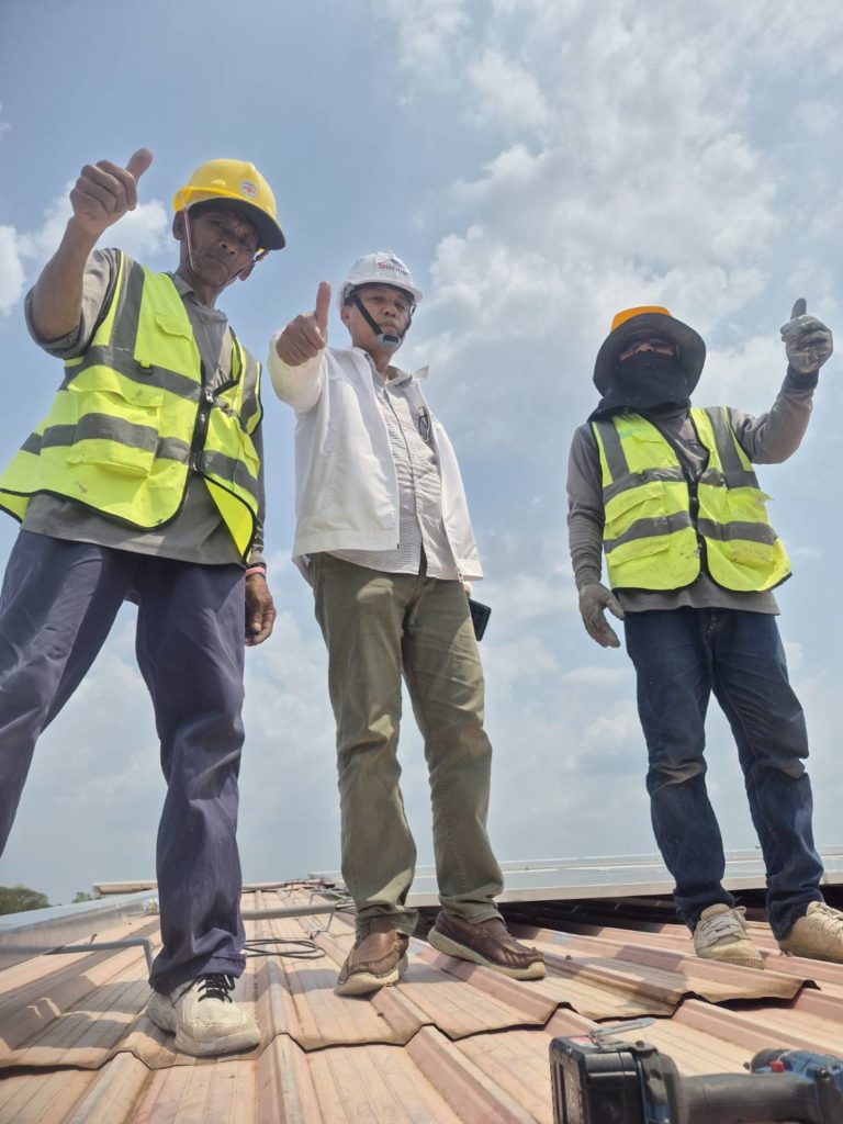 "ทีมช่างของเราพร้อมทุ่มเททำงานเต็มร้อย แม้แสงแดดจะร้อนแค่ไหน แต่เราก็ถือว่าเกษตรกรร้อนยิ่งกว่า ยิ่งในเวลานี้ที่นำมันแพงและหาเติมยาก"