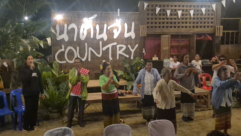 ธ.ก.ส. พาเที่ยวชุมชนบ้านนาต้นจั่น ที่นี่มีอะไรดี? นักท่องเที่ยวทั่วโลกจึงหลั่งไหลมา