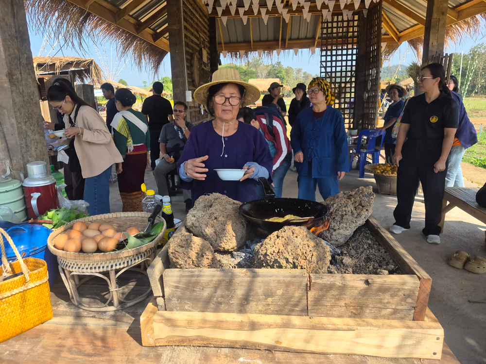 ธ.ก.ส. พาเที่ยวชุมชนบ้านนาต้นจั่น ที่นี่มีอะไรดี? นักท่องเที่ยวทั่วโลกจึงหลั่งไหลมา
