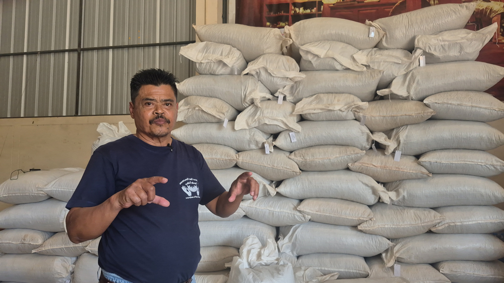 นายนิคม ศิลปศร หรือที่ชาวบ้านเรียกติดปากว่า "นายกก้อย"