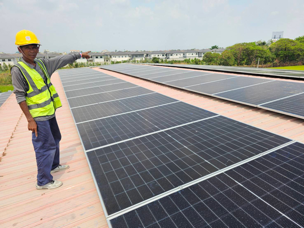 'บนนี้ร้อนจริง แต่เกษตรกรในทุ่งนายิ่งร้อนกว่า'