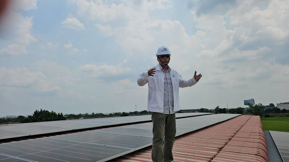 "เลิกบ่นเรื่องค่าไฟ แล้วหันมาใช้พลังงานสะอาดกันครับ สนใจติดตั้งในไร่นา สวนผสม หรือโรงงาน ติดต่อ Call Center 063 279 9000 ได้เลย ทีมงานซุปเปอร์เอส พลัส และเกษตรก้าวไกล พร้อมดูแลพี่น้องทุกท่านครับ" (ศุภชัย นิลวานิช)