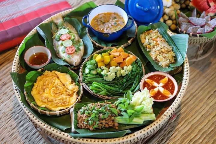 ธ.ก.ส. พาเที่ยวชุมชนบ้านนาต้นจั่น ที่นี่มีอะไรดี? นักท่องเที่ยวทั่วโลกจึงหลั่งไหลมา