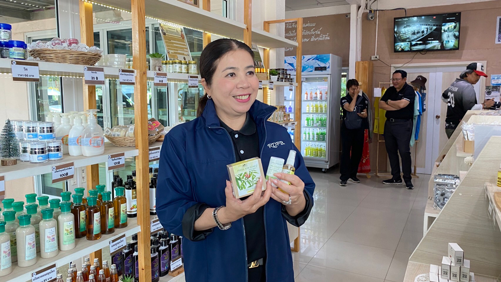 นางสุพร ตรีนรินทร์ เลขาธิการ กปร.