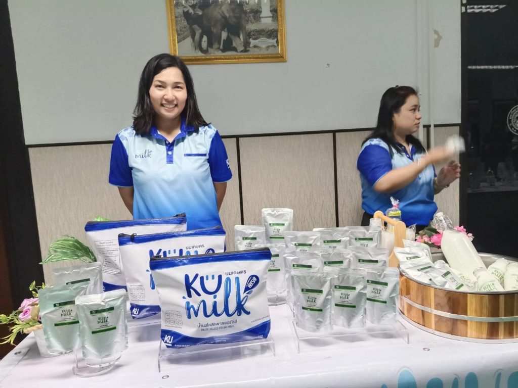มหาวิทยาลัยเกษตรศาสตร์ เปิดตัว "KU Lactova Milk" นวัตกรรมนมสัตว์เลี้ยงแลคโตสฟรี พลิกวิกฤตน้ำนมโคล้นตลาดสู่ผลิตภัณฑ์พรีเมียม โชว์ผลวิจัยปลอดภัยที่สุดสำหรับสัตว์เลี้ยง