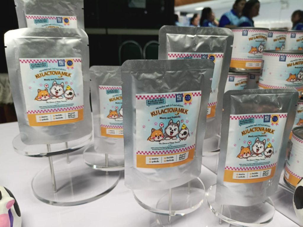 มหาวิทยาลัยเกษตรศาสตร์ เปิดตัว "KU Lactova Milk" นวัตกรรมนมสัตว์เลี้ยงแลคโตสฟรี พลิกวิกฤตน้ำนมโคล้นตลาดสู่ผลิตภัณฑ์พรีเมียม โชว์ผลวิจัยปลอดภัยที่สุดสำหรับสัตว์เลี้ยง