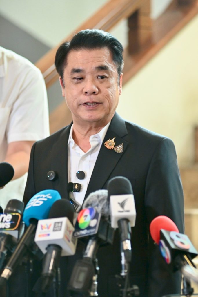 นายสุริยะ จึงรุ่งเรืองกิจ รัฐมนตรีว่าการกระทรวงเกษตรและสหกรณ์