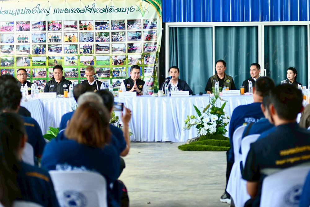 “สุริยะ” เปิดงานติดตามต้นแบบผลิตข้าวคาร์บอนต่ำสุพรรณบุรี หนุนเกษตรกรสู่การทำนายุคใหม่ ลดต้นทุน เพิ่มรายได้ มุ่งสู่ผู้นำข้าวคาร์บอนต่ำของโลก