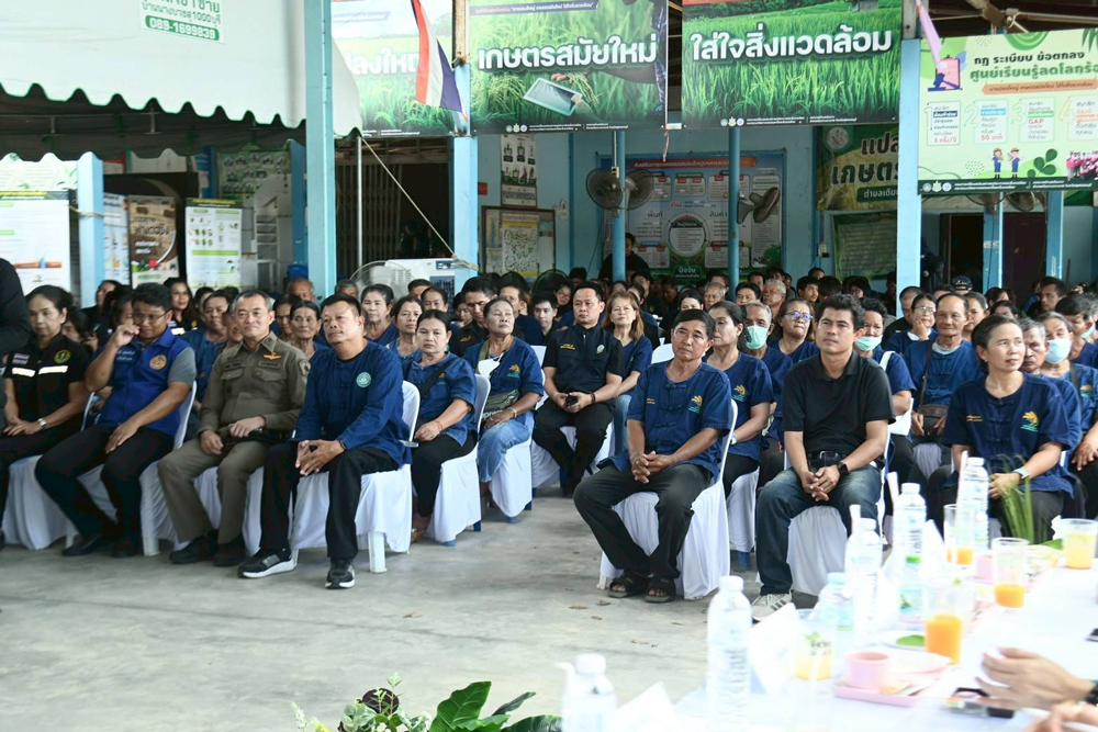 “สุริยะ” เปิดงานติดตามต้นแบบผลิตข้าวคาร์บอนต่ำสุพรรณบุรี หนุนเกษตรกรสู่การทำนายุคใหม่ ลดต้นทุน เพิ่มรายได้ มุ่งสู่ผู้นำข้าวคาร์บอนต่ำของโลก