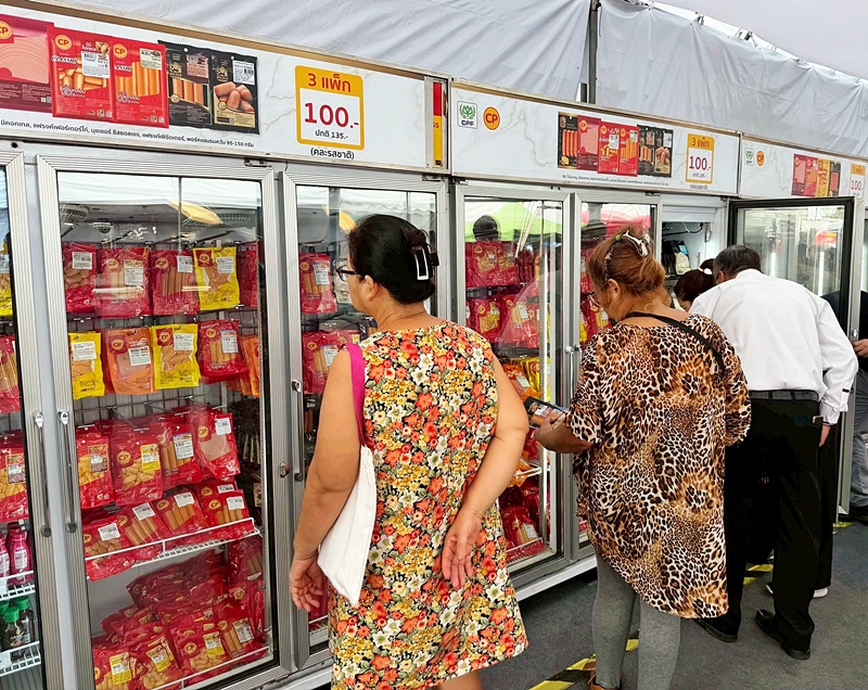 ชลบุรีจัด “ตลาดปันน้ำใจ” ผนึก CPF ยก “คาราวานซีพีเอฟ” ช่วยลดค่าครองชีพประชาชน