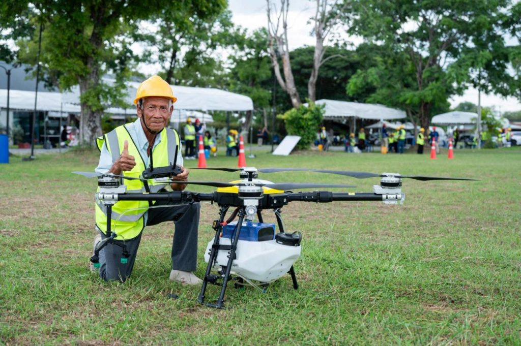 depa ลุยอีสานตอนกลาง ปั้นเกษตรกรสู่ “ผู้บังคับโดรนเกษตรมืออาชีพ” พร้อมยกระดับระบบนิเวศเศรษฐกิจดิจิทัล