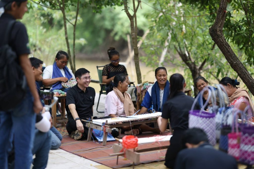 ผู้จัดการ ธ.ก.ส. ลงพื้นที่เยี่ยมชมลูกค้า ธ.ก.ส. และเยี่ยมชมชุมชนบ้านกกปลาซิว จังหวัดสกลนคร