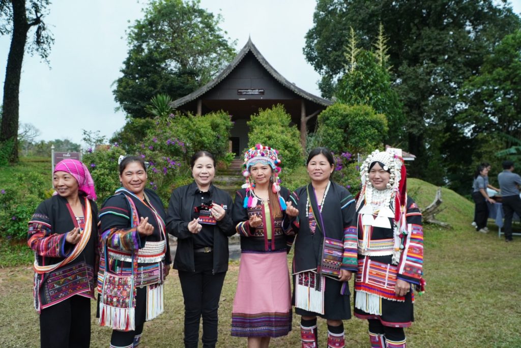 กปร. นำสื่อมวลชนสัญจรขึ้นดอยม่อนล้าน ถอดรหัสความสำเร็จ “ฟื้นป่า รักษาน้ำ สร้างอาชีพ” สานต่อแนวพระราชดำริสู่ความยั่งยืน