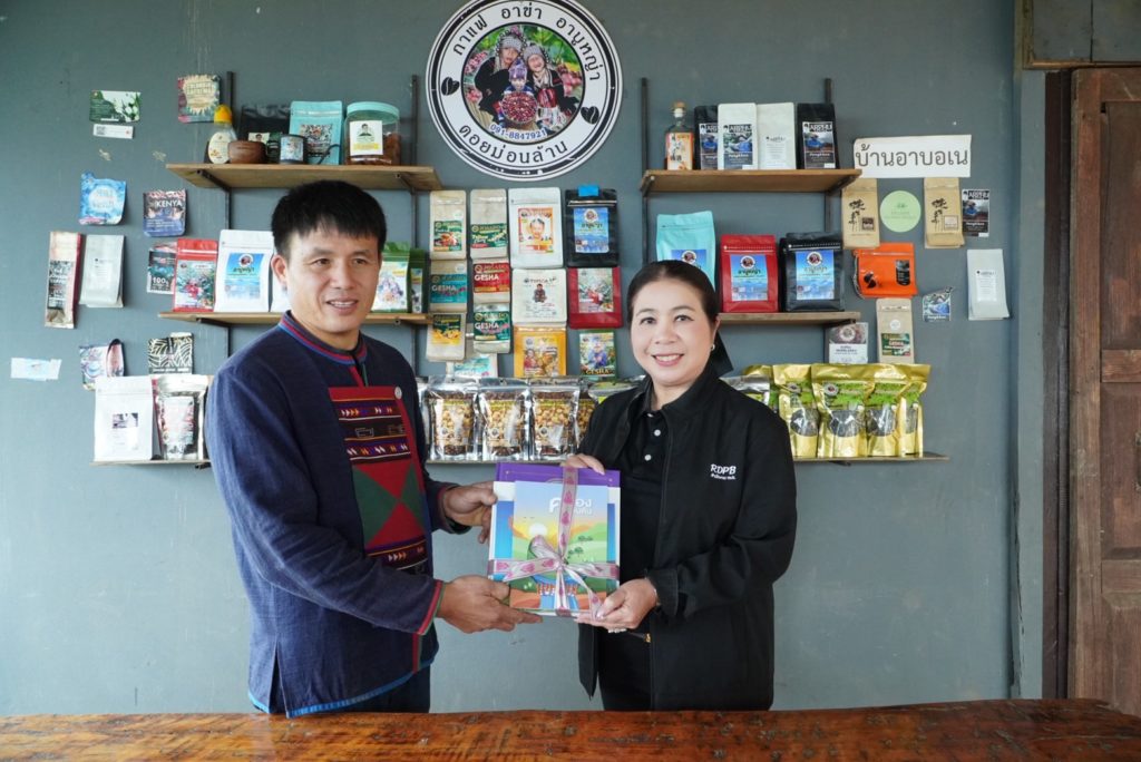 กปร. นำสื่อมวลชนสัญจรขึ้นดอยม่อนล้าน ถอดรหัสความสำเร็จ “ฟื้นป่า รักษาน้ำ สร้างอาชีพ” สานต่อแนวพระราชดำริสู่ความยั่งยืน