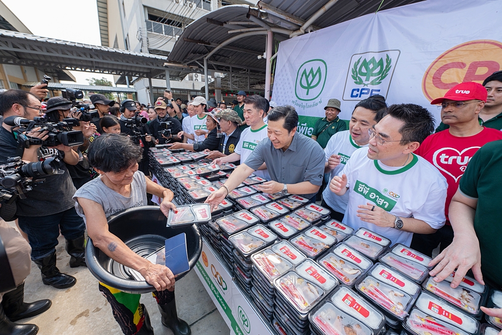 จากข้าวหนึ่งกล่อง สู่มื้ออาหารของครอบครัว “ขอบคุณที่มาช่วย” …. ซีพี-ซีพีเอฟ ส่งอาหารจากใจ สู้ภัยน้ำท่วม