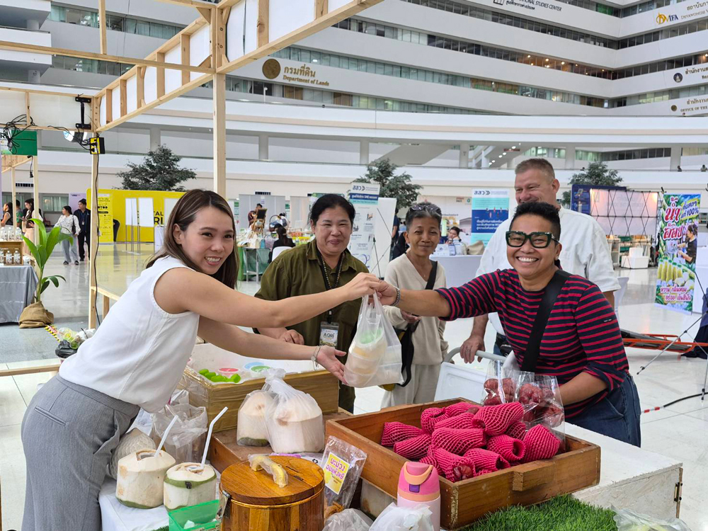 สภาเกษตรกรแห่งชาติ ผนึกกำลัง ทีเส็บ-ภาครัฐ-เอกชน เปิดงาน“Agri Next Thailand 2026”มหกรรมเกษตรครบวงจรมุ่งสร้างโอกาสทางธุรกิจ ปลอล็อกศักยภาพเกษตรกรไทย เพิ่มมูลค่าสินค้าเกษตร ท้องถิ่นสู่ทางโลก ภายใต้แนวคิด “From Local Value To Global Market”
