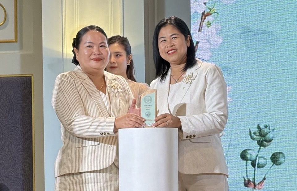 “เซรั่มสารสกัดสาหร่ายพวงองุ่น” ศูนย์ศึกษาการพัฒนาอ่าวคุ้งกระเบนฯ
คว้ารางวัล GURU’S PICK ในงานชีวจิต Awards 2026
ต่อยอดทรัพยากรทางทะเลด้วยงานวิจัย สู่ผลิตภัณฑ์บำรุงผิวและโอกาสสร้างรายได้ให้ชุมชน