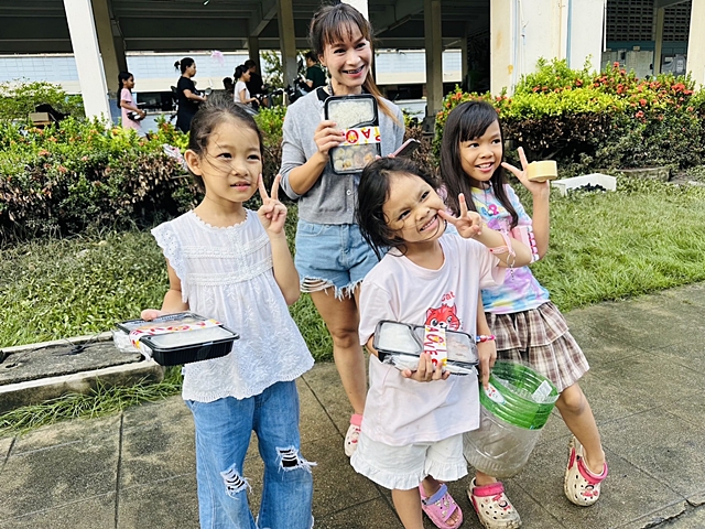 จากข้าวหนึ่งกล่อง สู่มื้ออาหารของครอบครัว “ขอบคุณที่มาช่วย” …. ซีพี-ซีพีเอฟ ส่งอาหารจากใจ สู้ภัยน้ำท่วม จากข้าวหนึ่งกล่อง สู่มื้ออาหารของครอบครัว “ขอบคุณที่มาช่วย” …. ซีพี-ซีพีเอฟ ส่งอาหารจากใจ สู้ภัยน้ำท่วม