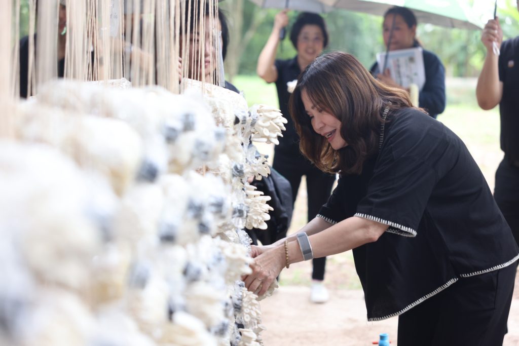 ธ.ก.ส. นำคณะอนุกรรมการพิจารณารางวัลการดำเนินงานอย่างรับผิดชอบต่อสังคมและสิ่งแวดล้อมดีเด่น เยี่ยมชมโครงการ “Rice Circular Model ชุมชนบ้านท่าช้าง จ.พิษณุโลก”